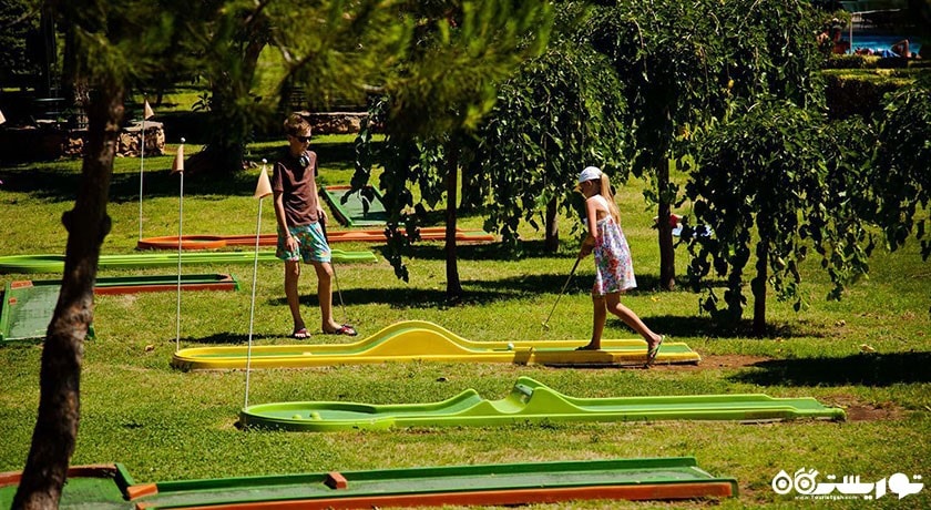 زمین مینی گلف هتل آی سی گرین پالاس